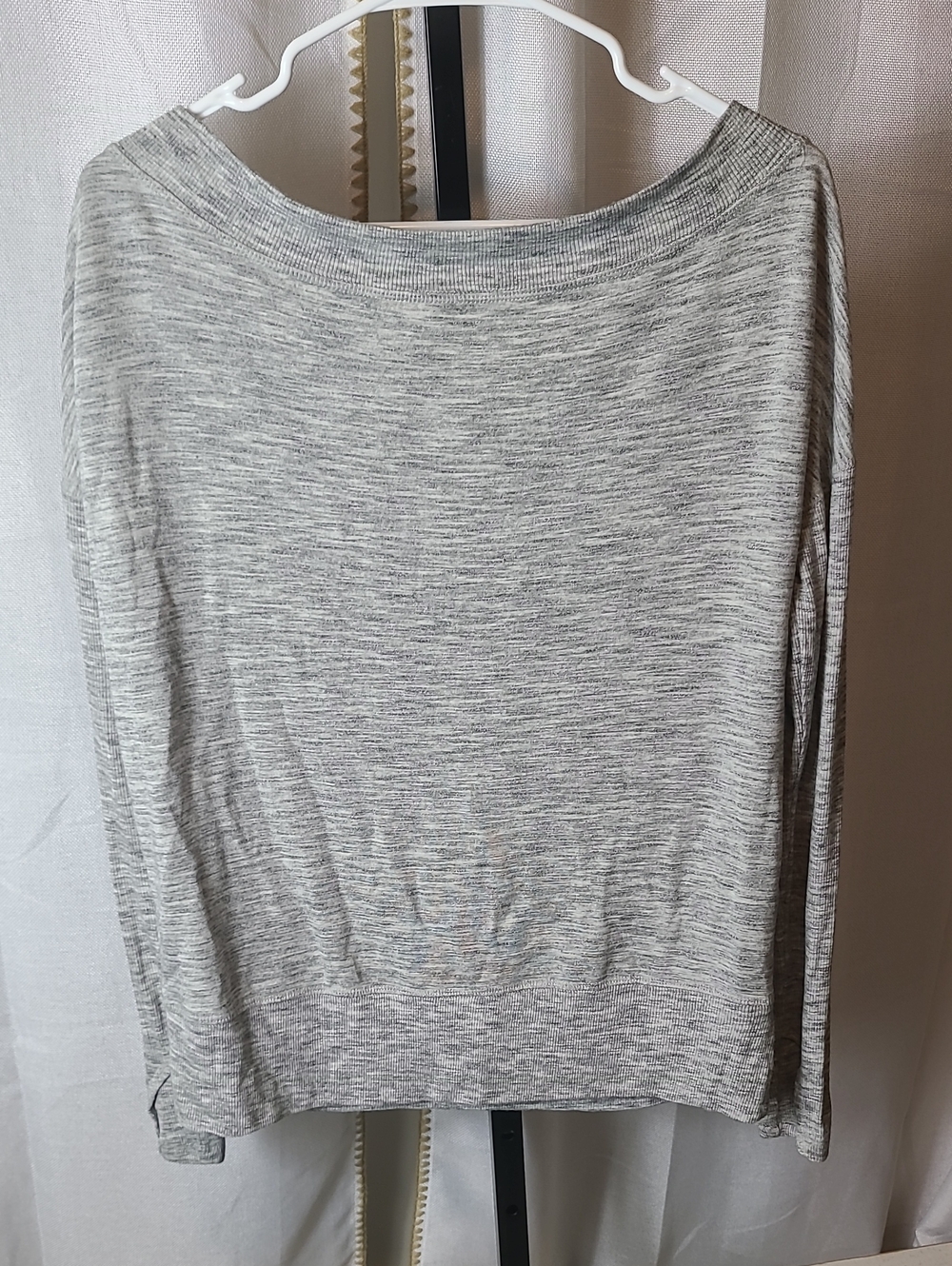 Athleta gray ribbed long sleeve shirt Sz MED P Athletic Top With Thumb Holes